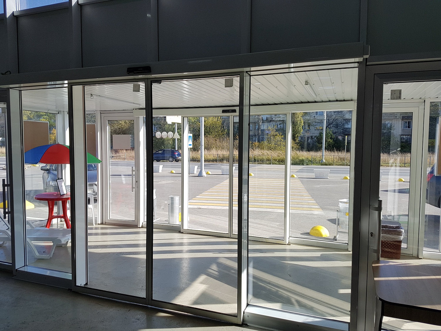 Заказать установку автоматических дверей в Керчи. Монтаж выполняется командой профессионалов с опытом работы более 9 лет. 